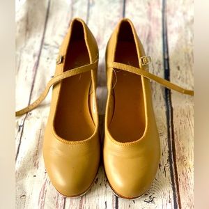 Bloch tap shoes. Size 8. Dance,tap,jazz